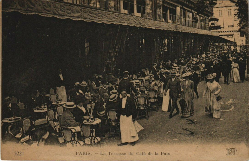 Carte postale ancienne Paris 9e - La Terrasse du Cafe de la Paix à Paris 9e