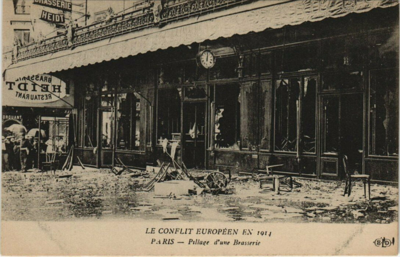 Carte postale ancienne Le Conflit Européen en 1914 - Pillage d'une Brasserie à Paris 10e