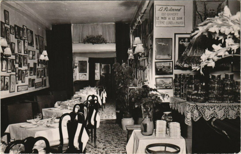 Carte postale ancienne Paris 5e - Restaurant Magdeleine et Gaston George à Paris 5e