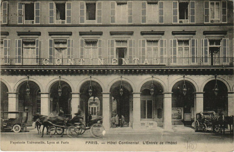 Carte postale ancienne Paris 9e - Hotel Continental - L'Entrée de L'Hotel à Paris 9e