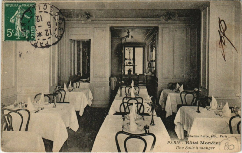 Carte postale ancienne Hôtel Mondial - Une Salle à manger à Paris 9e