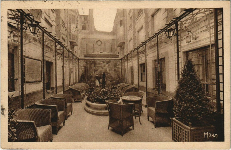 Carte postale ancienne Paris 6e - Hotel des Saints-Peres à Paris 6e