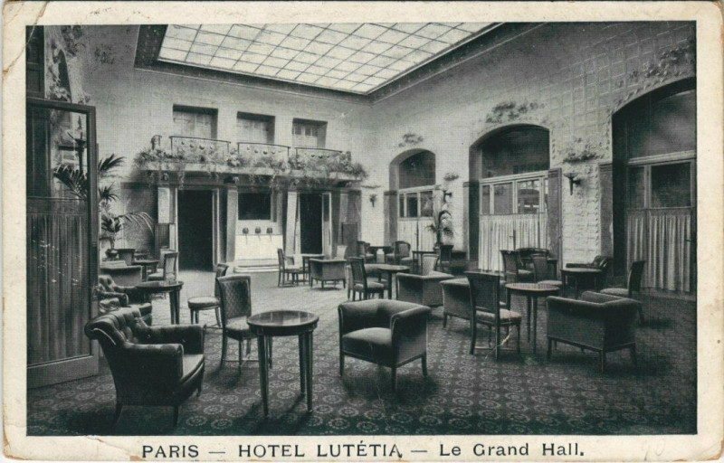 Carte postale ancienne Paris 6e - Hotel Lutétia - Le Grand Hall à Paris 6e