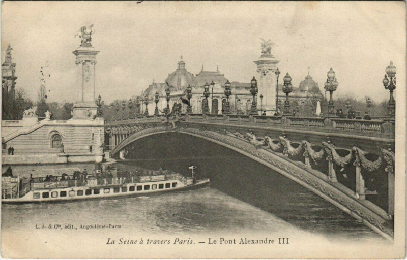 Carte postale ancienne Le Pont Alexandre III à Paris 7e
