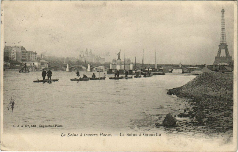 Carte postale ancienne La Seine à Grenelle à Paris 15e