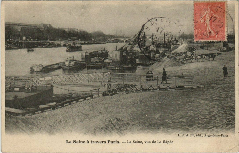 Carte postale ancienne La Seine a travers Paris - La Seine, vue de la Rapée à Paris 12e
