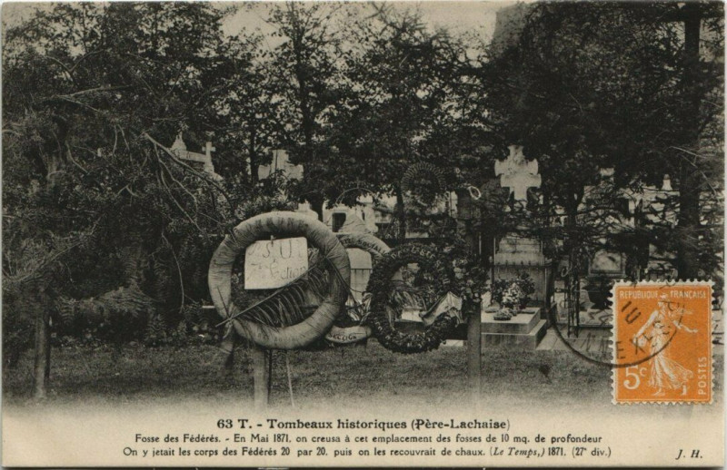 Carte postale ancienne Père-Lachaise - Fosses des Fédérés à Paris 20e