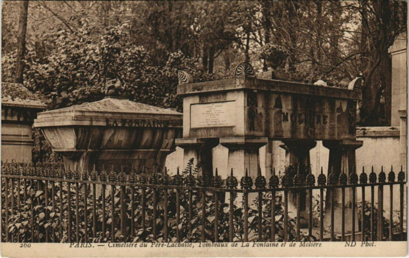 Carte postale ancienne Cimetière du Père-Lachaise, Tombeaux de La Fontaine et de Molière à Paris 20e