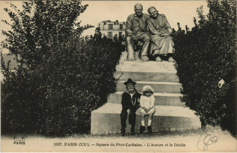 Carte postale ancienne Square du Père-Lachaise - L'Aurore et le Déclin à Paris 20e