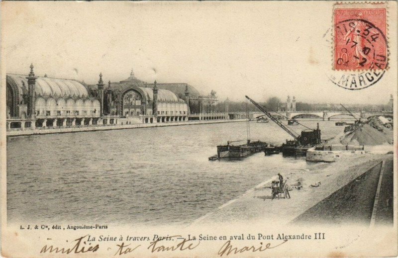 Carte postale ancienne La Seine en aval du Pont Alexandre III à Paris 7e