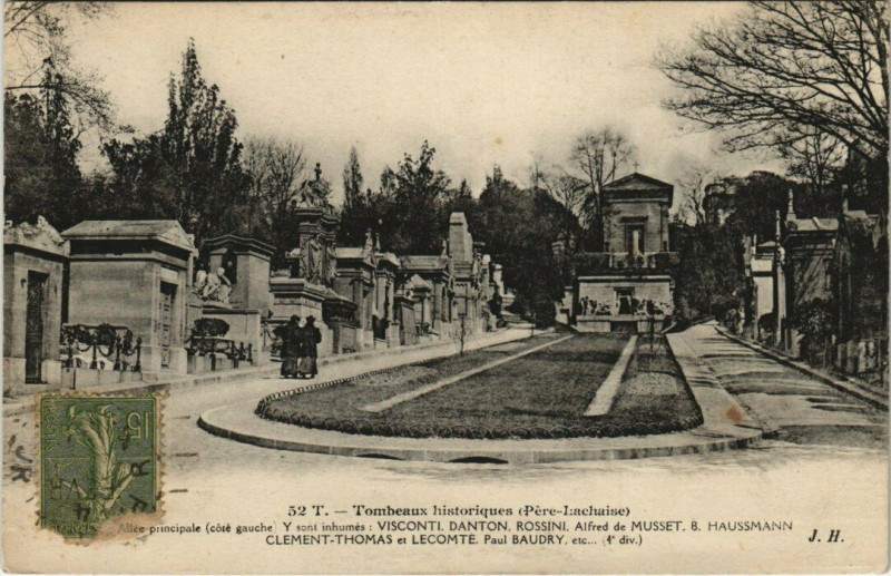 Carte postale ancienne Père-Lachaise - Allée principale à Paris 20e