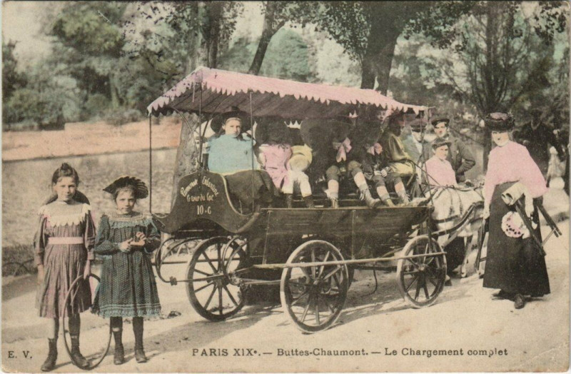 Carte postale ancienne Buttes-Chaumont - Le Chargement complet à Paris 19e