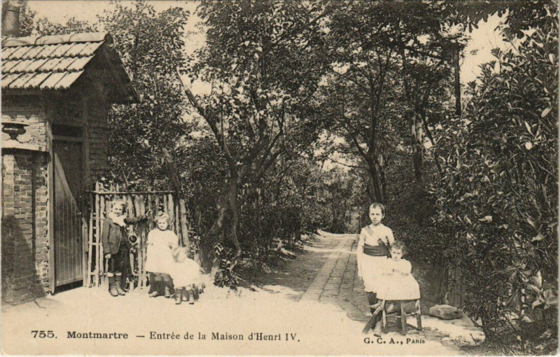 Carte postale ancienne Montmartre - Entrée de la Maison d'Henri IV à Paris 18e