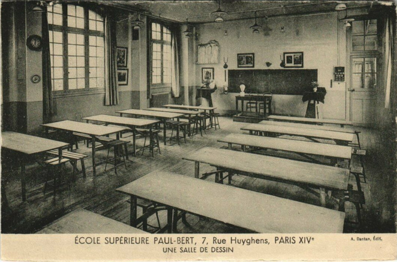 Carte postale ancienne Ecole Supérieure Paul-Bert - Une salle de dessin à Paris 14e