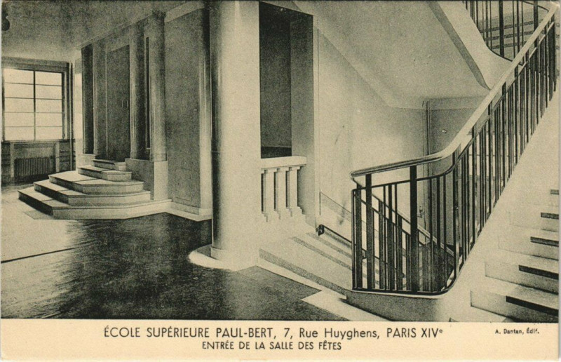 Carte postale ancienne Ecole Supérieure Paul-Bert - Entrée de la Salle des Fêtes à Paris 14e