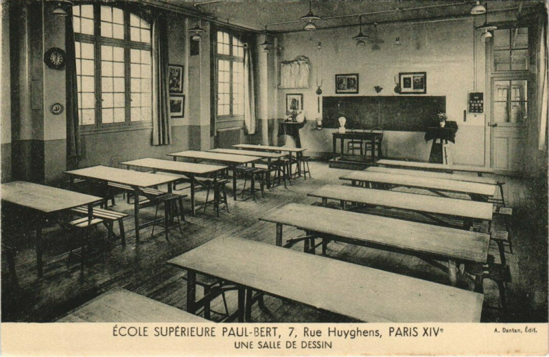 Carte postale ancienne Ecole Supérieure Paul-Bert - Une salle de dessin à Paris 14e