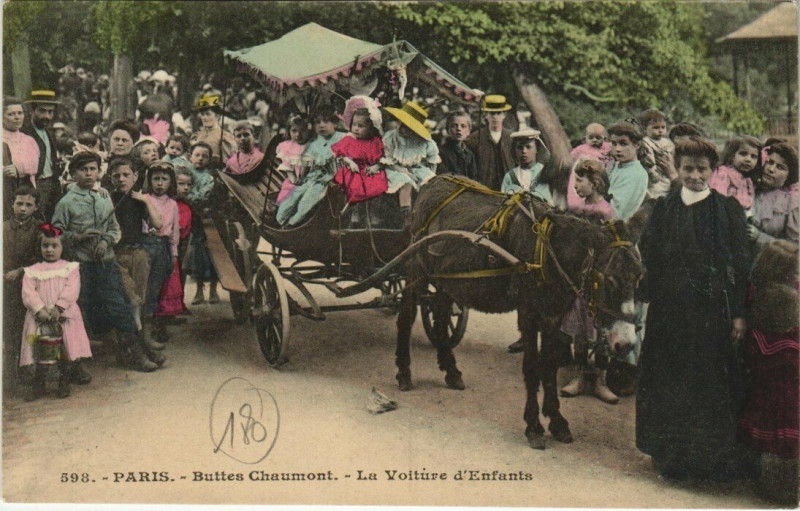 Carte postale ancienne Buttes Chaumont - La Voiture d'Enfants à Paris 19e