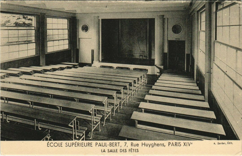 Carte postale ancienne Ecole Supérieure Paul-Bert - La Salle des Fêtes à Paris 14e