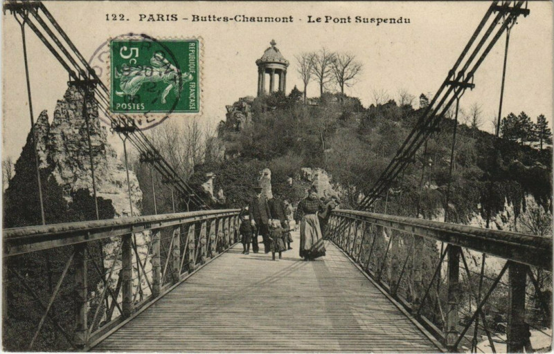 Carte postale ancienne Buttes-Chaumont - Le Pont Suspendu à Paris 19e