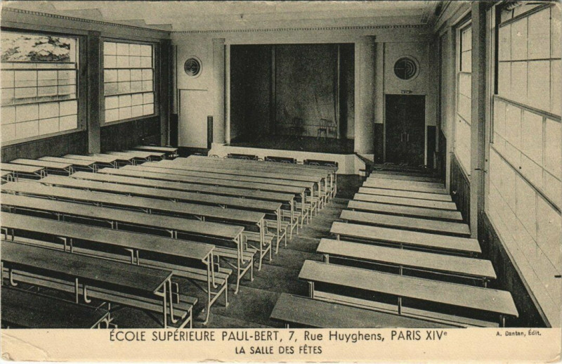 Carte postale ancienne Ecole Supérieure Paul-Bert - La Salle des Fêtes à Paris 14e