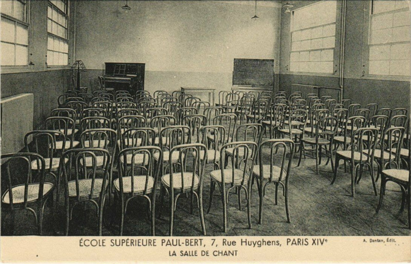 Carte postale ancienne Ecole Supérieure Paul-Bert - La Salle de Chant à Paris 14e