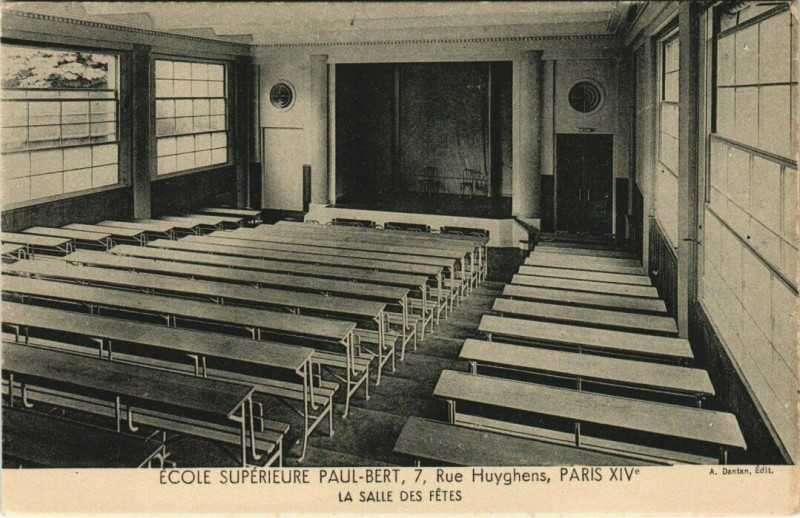 Carte postale ancienne Ecole Supérieure Paul-Bert - La Salle des Fêtes à Paris 14e