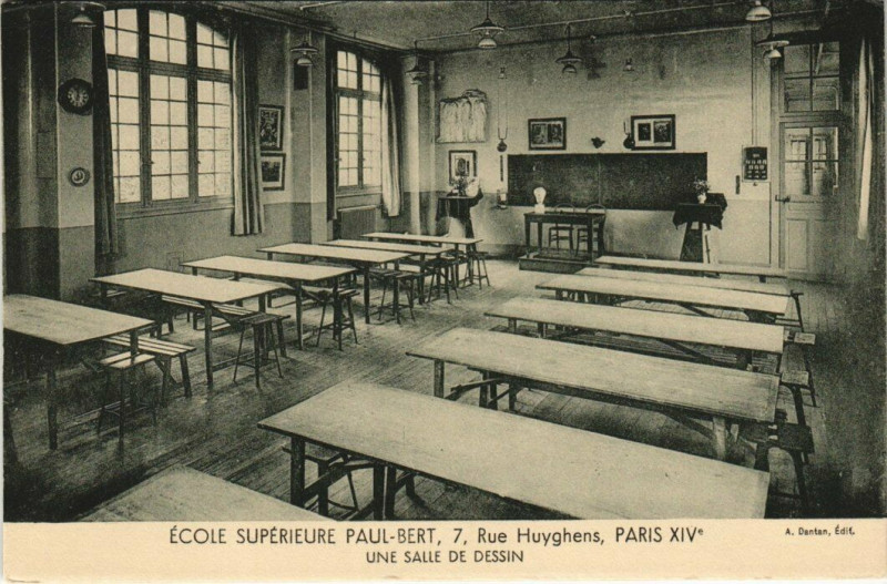 Carte postale ancienne Ecole Supérieure Paul-Bert - Une salle de dessin à Paris 14e