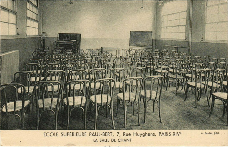 Carte postale ancienne Ecole Supérieure Paul-Bert - La Salle de Chant à Paris 14e