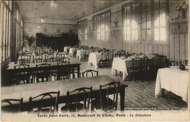 Carte postale ancienne Paris 14e - Lycée Jules Ferry - Le Réfectoire à Paris 9e