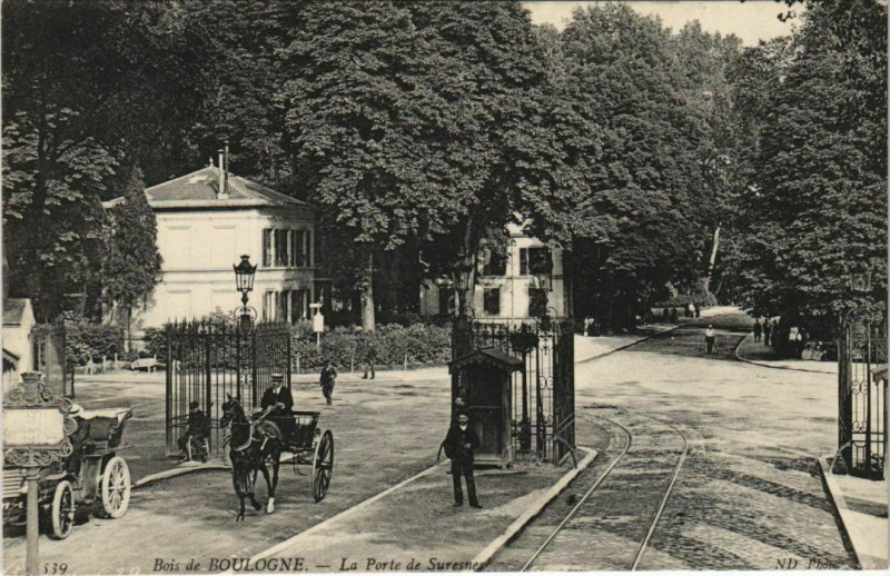 Carte postale ancienne Bois de Boulogne - La Porte de Suresnes à Paris 16e