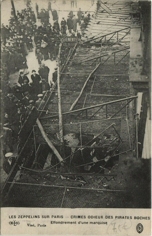 Carte postale ancienne Les Zeppelins Sur Paris effondrement d'une marquise à Paris