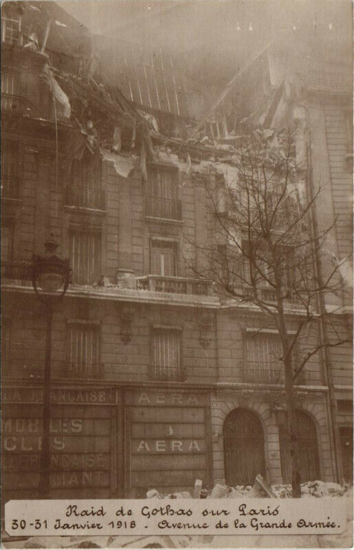 Carte postale ancienne Avenue de la Grande Armée - Raid de Gothas sur Paris à Paris 17e