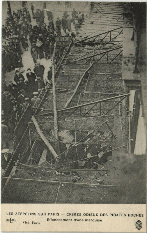 Carte postale ancienne Les Zeppelins Sur Paris effondrement d'une marquise à Paris