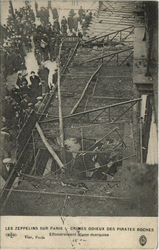 Carte postale ancienne Les Zeppelins Sur Paris effondrement d'une marquise à Paris