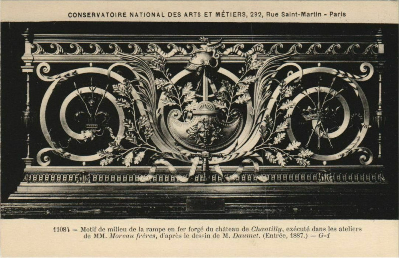 Carte postale ancienne Paris (3e) Cnam - Motif de milieu de la rampe en fer forgé à Paris 3e