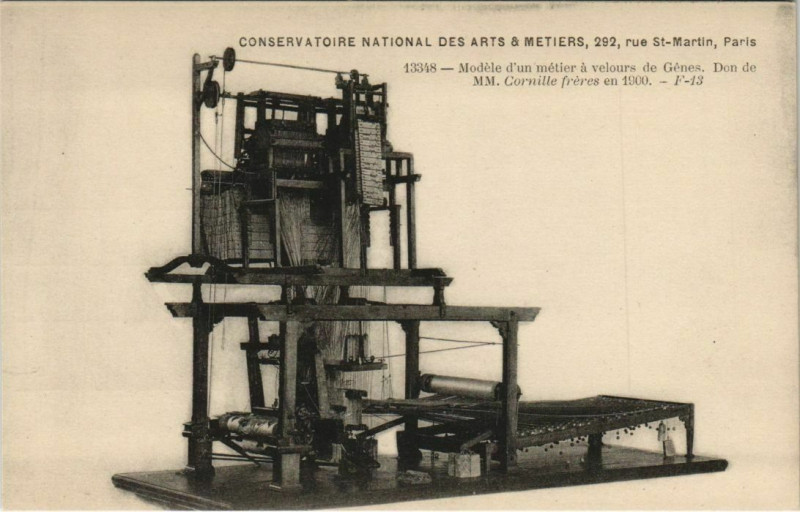 Carte postale ancienne Paris (3e) Cnam - Model d'un métier á velours de Genes à Paris 3e