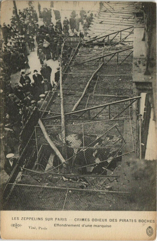 Carte postale ancienne Les Zeppelins Sur Paris effondrement d'une marquise à Paris