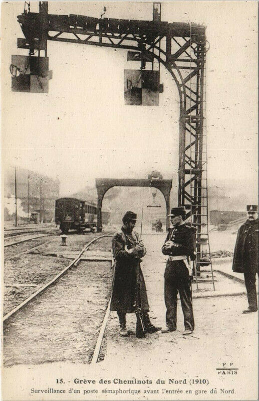 Carte postale ancienne Greve des Cheminots (10e) Surveillance d'un poste sémaphorique
