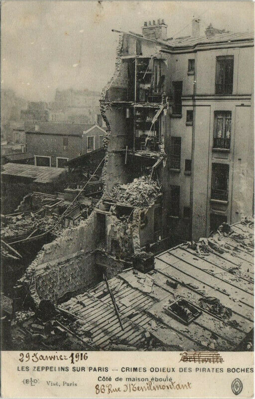 Carte postale ancienne Les Zeppelins Sur Paris Cote de maison éboulé à Paris