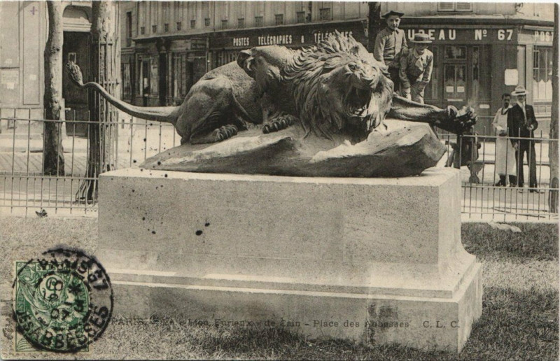 Carte postale ancienne Le Lion Furieux de Cain - Place des Abbesses à Paris 18e