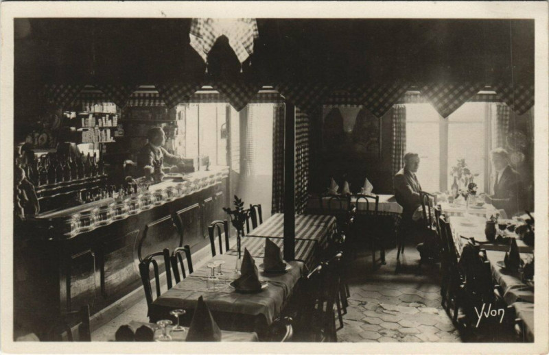 Carte postale ancienne Paris ... en Flanant Montmartre à Paris