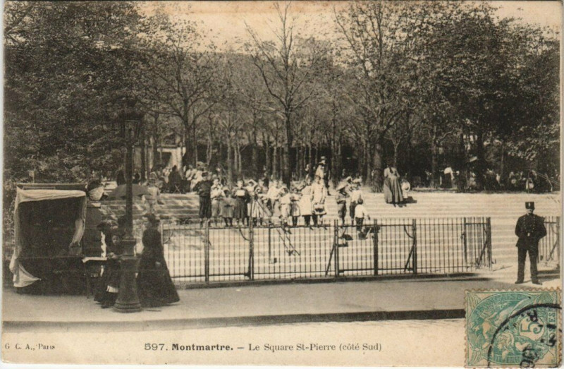 Carte postale ancienne Le Square Saint-Pierre à Montmartre (côté Sud) à Paris 18e