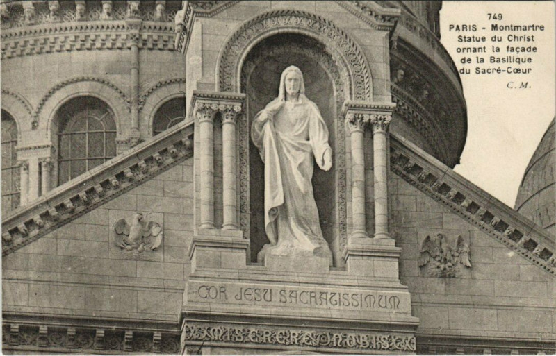 Carte postale ancienne Montmartre - Statue du Christ ornant la façade de la Basilique du Sacré-Coeur à Paris 18e