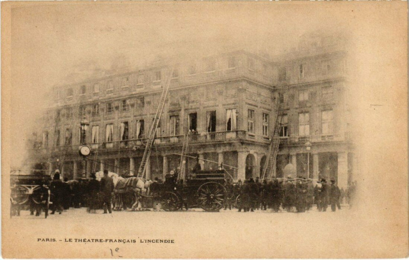 Carte postale ancienne Catastrophe - Paris - Le Théátre-Francais L'Incendie à Paris