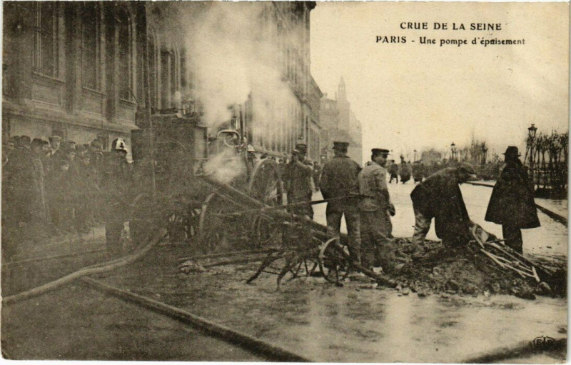 Carte postale ancienne Crue de la Seine - Une pompe d'épuisement à Paris
