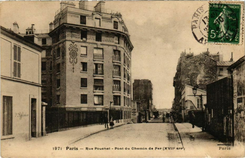 Carte postale ancienne Rue Pouchet - Pont du Chemin de Fer à Paris 17e
