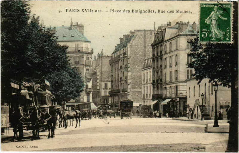Carte postale ancienne Place des Batignolles - Rue des Moines à Paris 17e