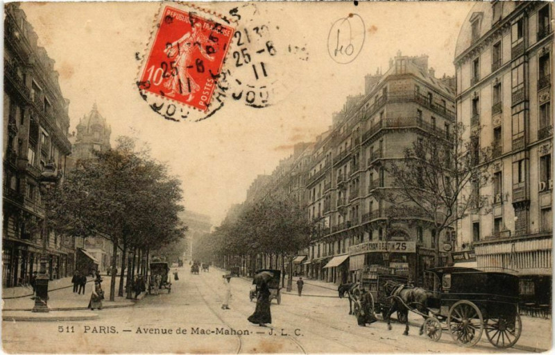 Carte postale ancienne Avenue de Mac-Mahon à Paris 17e