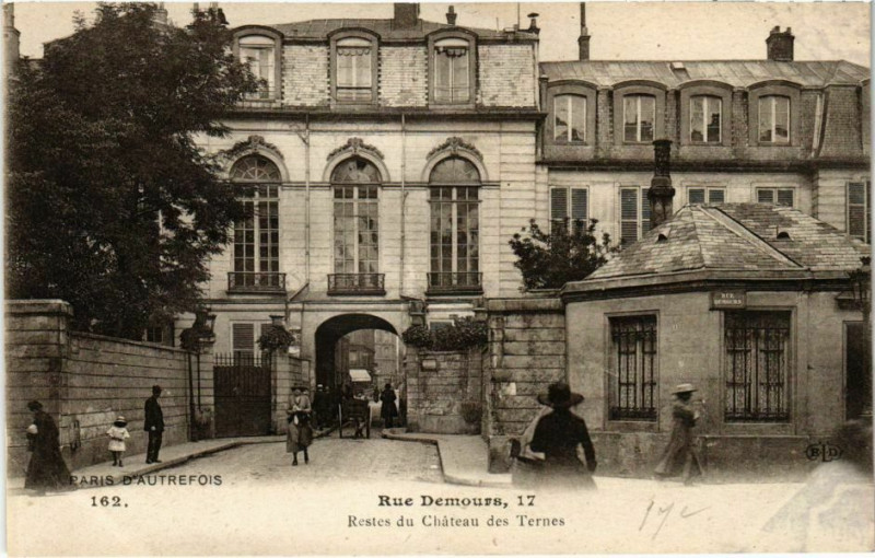 Carte postale ancienne Rue Demours - Restes du Château des Ternes à Paris 17e