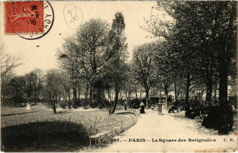 Carte postale ancienne Le Square des Batignolles à Paris 17e